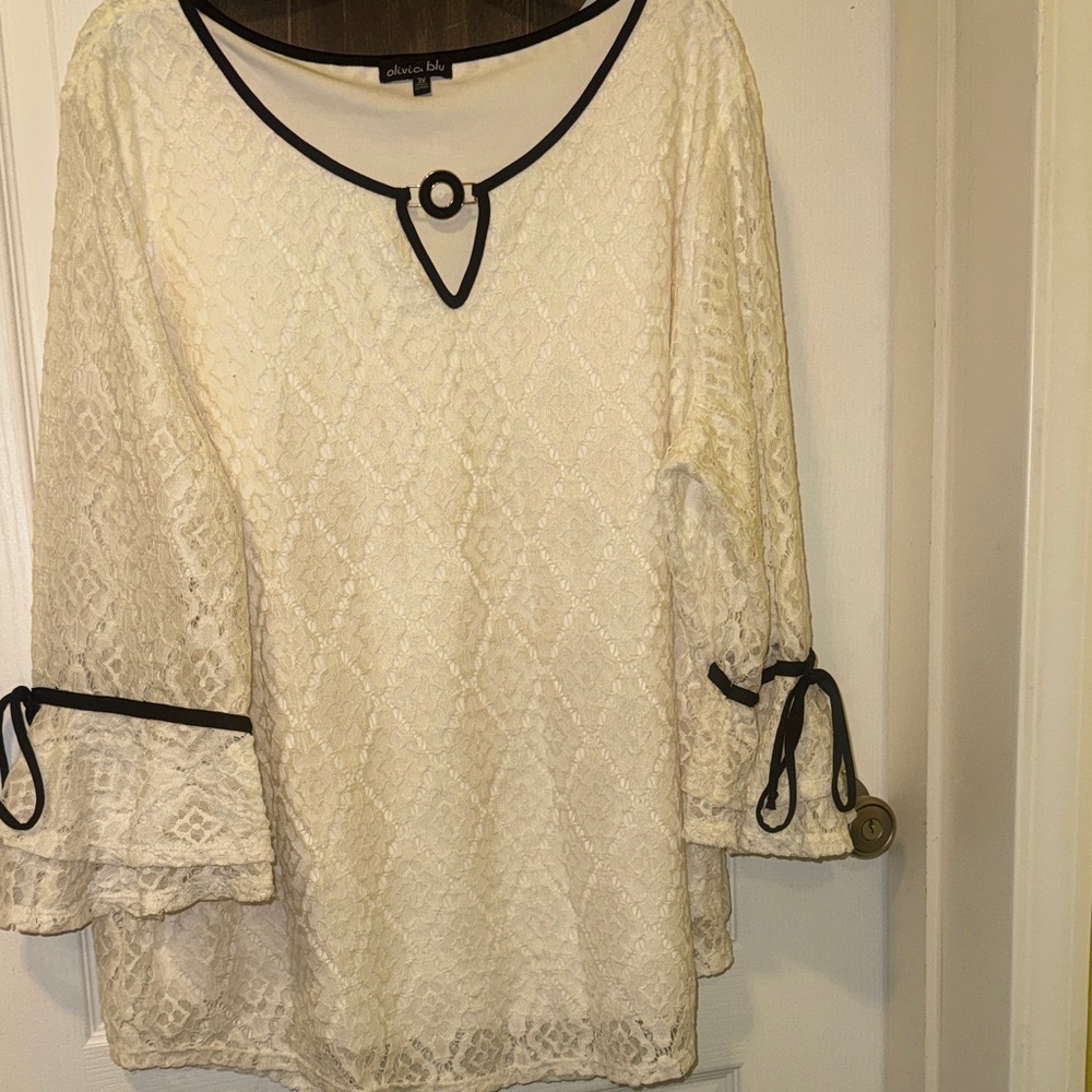 Olivia Blu Chic Cream Blouse with Black Accents NWOT - Picture 8 of 8